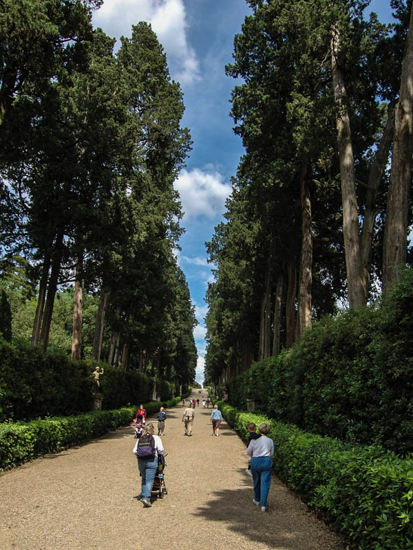 The steep Viottolone, the main drag of the Boboli Gardens, Pitti Palace, Florence. (Photo by Sailko)