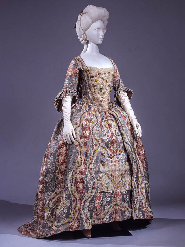 An Italian andrienne dress from c. 1773–80 in the Galleria del Costume, Palazzo Pitti, Florence. (Photo courtesy of the Polo Museale Fiorentino)