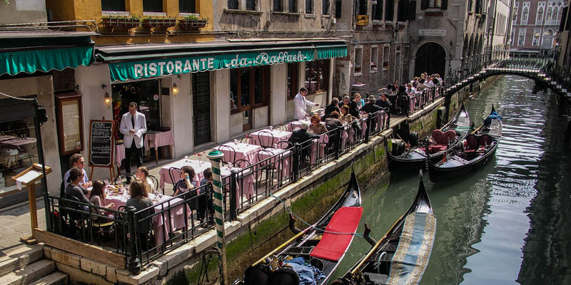 Ristorate Da Raffaele offers canalside dining in Venice. (Photo by Badly Drawn Dad)