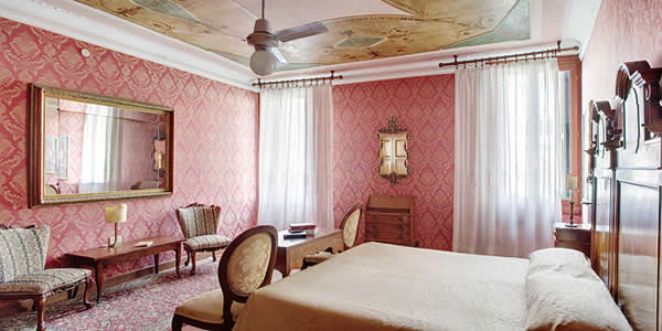 A room at the Hotel Galleria, Venice