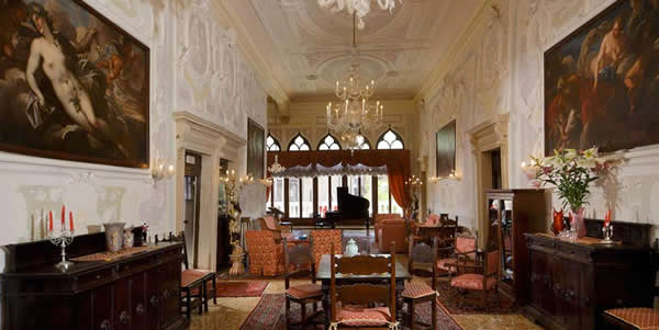 The lobby of the Hotel La Residenza, Venice