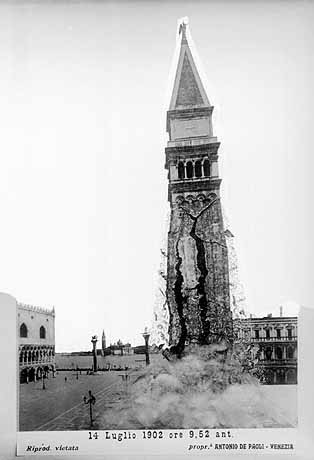 The original Campanile di San Marco crumbling in 1902.
